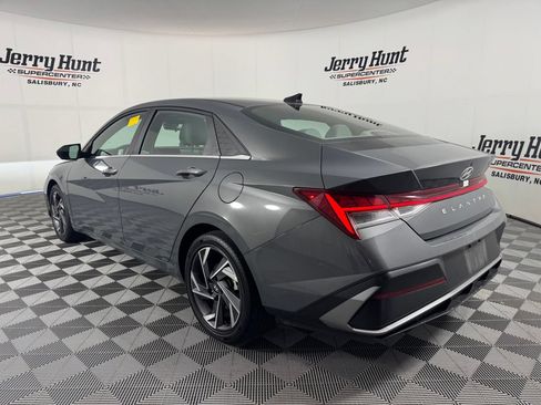 Used 2025 Hyundai Elantra SEL FWD image 9