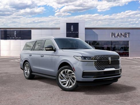 New 2027 Lincoln Navigator Premiere RWD image 4