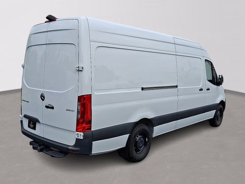 Used 2024 Mercedes-Benz Sprinter 2500 image 4