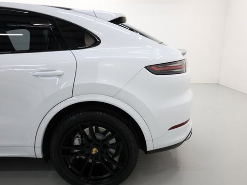 Used 2020 Porsche Cayenne Turbo image 59