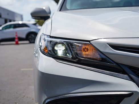 Used 2022 Toyota Camry SE w/ Carpet Mat Package (TMS) FWD image 10