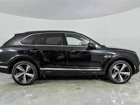 Used 2017 Bentley Bentayga AWD/4WD image 18