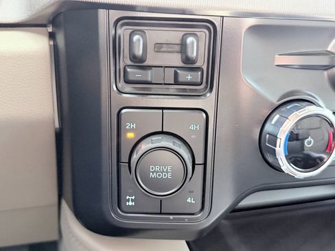 Used 2026 Ford F250 Platinum w/ Platinum Plus Package image 17