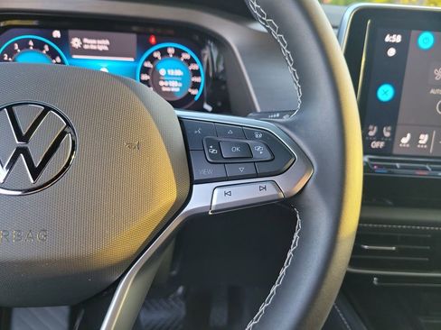 Used 2024 Volkswagen Atlas Cross Sport SE w/ Black Wheel Package image 20