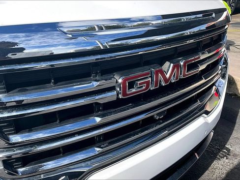 Used 2022 GMC Acadia SLT w/ Technology Package FWD image 33