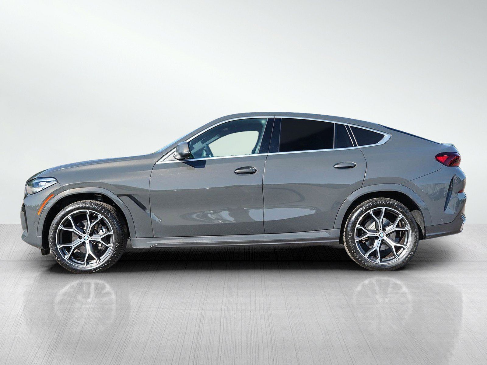 Used 2022 BMW X6 xDrive40i AWD/4WD image 2