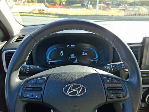 Certified 2024 Hyundai Venue SEL image 19