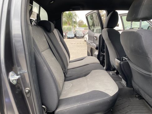 Used 2022 Toyota Tacoma TRD Off-Road AWD/4WD image 21