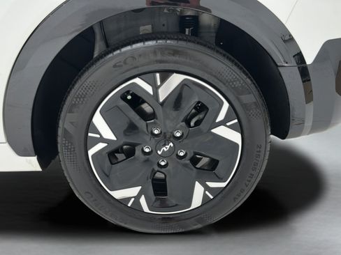 Used 2024 Kia Niro Wind w/ Wind Preserve Package FWD image 8