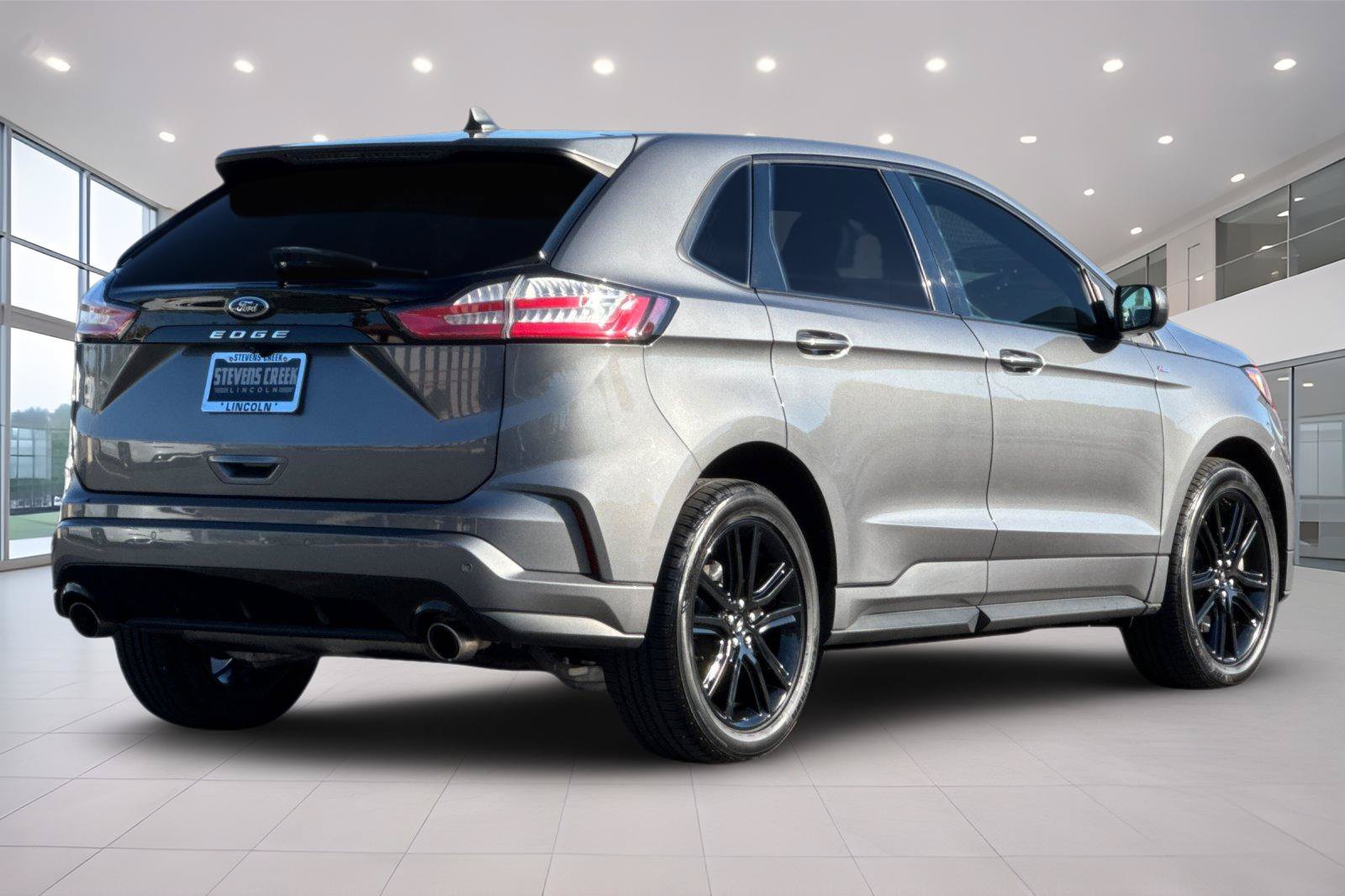 Used 2021 Ford Edge ST-Line FWD image 4
