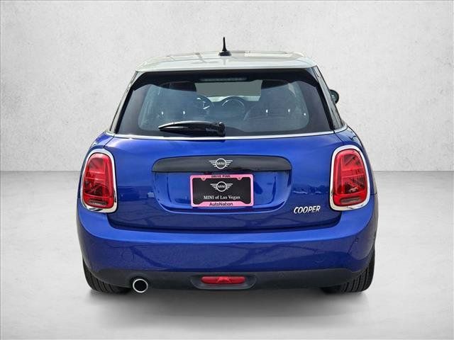 Used 2020 MINI Cooper 4-Door Hardtop w/ Storage Package FWD image 7