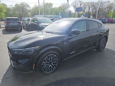 Used 2025 Ford Mustang Mach-E Premium AWD/4WD image 31