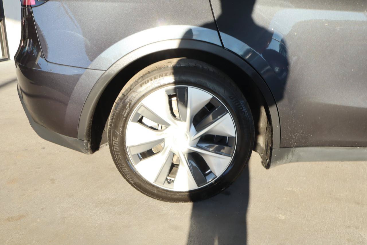 Used 2024 Tesla Model Y Long Range RWD image 3