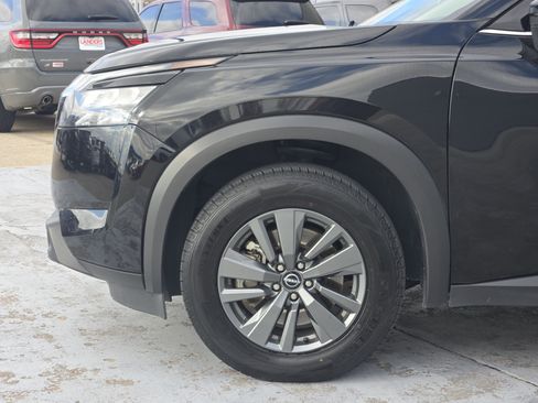 Used 2024 Nissan Pathfinder SV image 9
