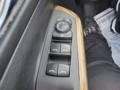 Used 2019 GMC Acadia Denali w/ Technology Package AWD/4WD image 30