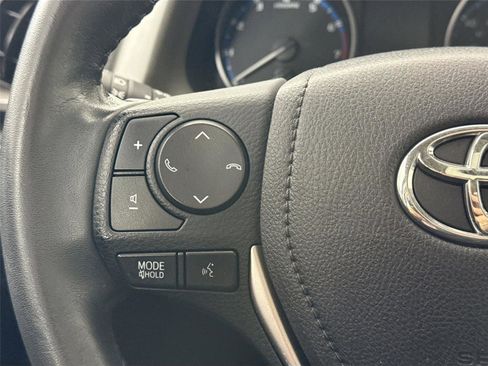 Used 2017 Toyota RAV4 XLE image 16
