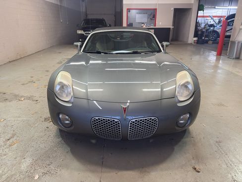 Used 2006 Pontiac Solstice Base w/ Premium Package image 2