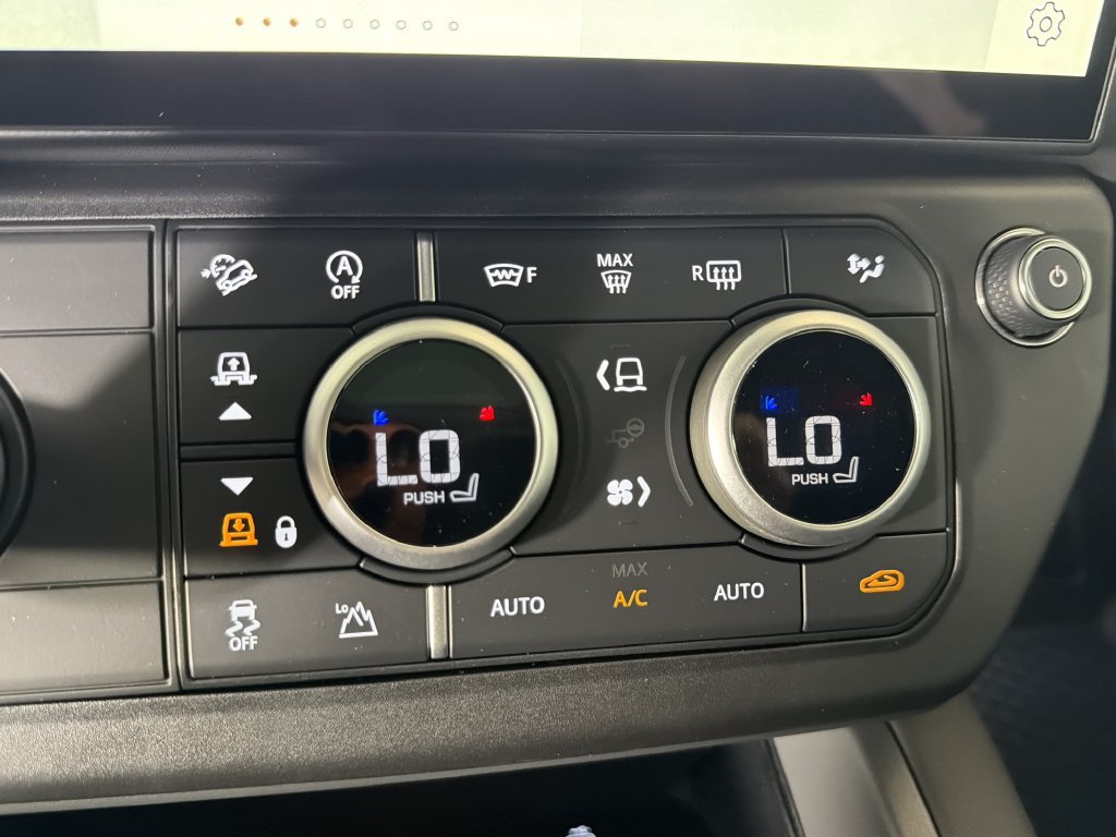 New 2026 Land Rover Defender 110 X-Dynamic SE AWD/4WD image 18