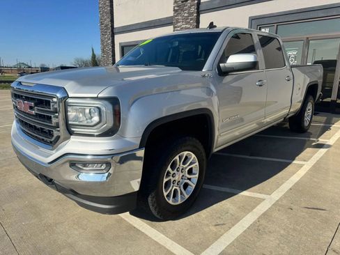 Used 2017 GMC Sierra 1500 SLE w/ SLE Value Package AWD/4WD image 3