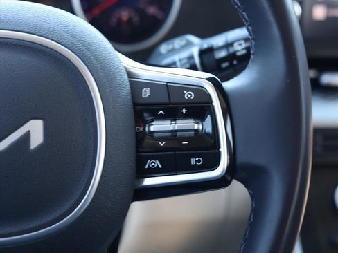 Used 2023 Kia Carnival LX image 15