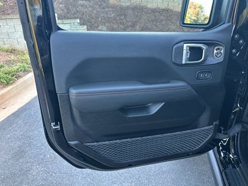 Certified 2025 Jeep Wrangler Unlimited Rubicon image 10