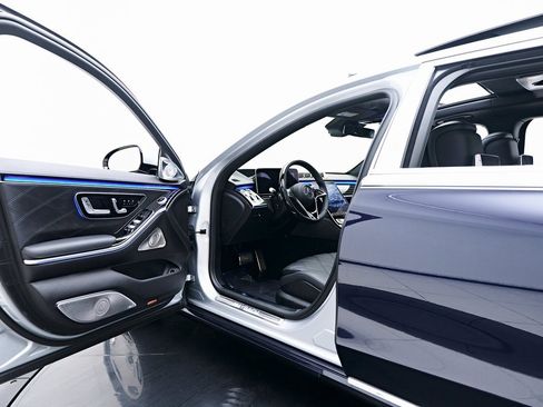 Used 2025 Mercedes-Benz Maybach S 580 4MATIC image 42