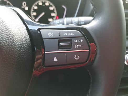 Used 2025 Honda Pilot Touring image 18