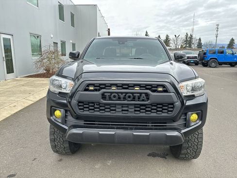 Used 2019 Toyota Tacoma TRD Off-Road image 7