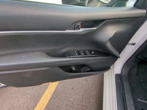 Used 2018 Toyota Camry LE FWD image 8