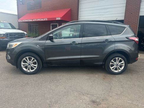 Used 2018 Ford Escape SE w/ SE Sync 3 Package image 2