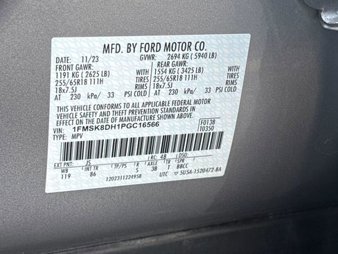 Used 2023 Ford Explorer XLT image 29