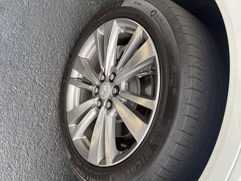 Used 2023 Cadillac XT5 Premium Luxury w/ Technology Package FWD image 4