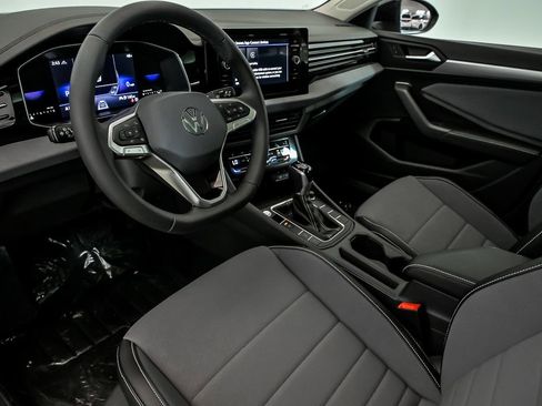 New 2026 Volkswagen Jetta SE FWD image 6