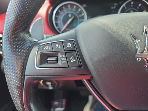 Used 2021 Maserati Levante AWD/4WD image 19