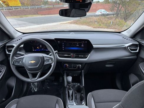 Used 2025 Chevrolet TrailBlazer LT image 28