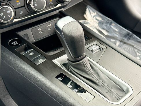 Certified 2025 Nissan Kicks SV image 11