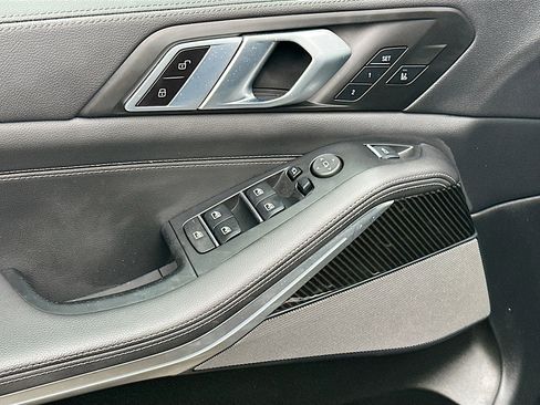 Used 2022 BMW X5 M50i w/ Premium Package image 18