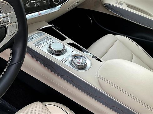 Used 2023 Genesis GV70 2.5T w/ Advanced Package image 10