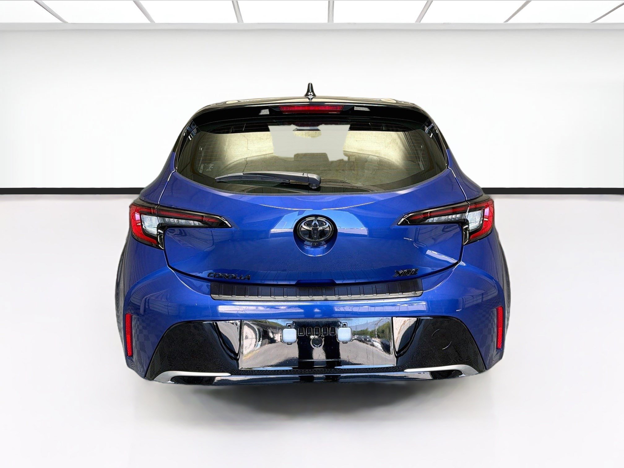 Used 2025 Toyota Corolla XSE FWD image 5