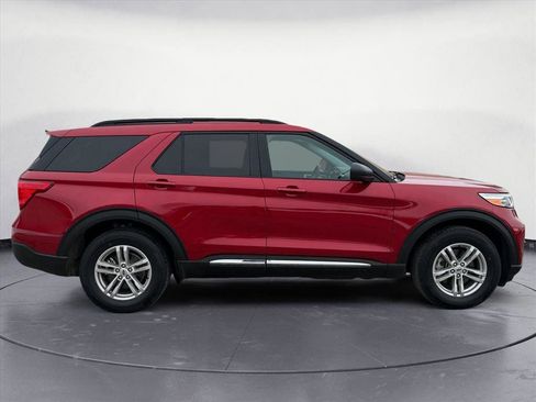 Used 2021 Ford Explorer XLT w/ Equipment Group 202A image 7