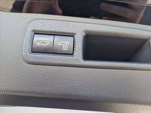 Used 2021 Toyota Venza LE w/ Carpet Mat Package (TMS) AWD/4WD image 7