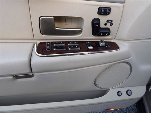 Used 2008 Lincoln Town Car Signature Limited image 10