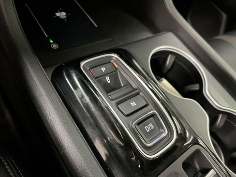 Used 2024 Honda Pilot Touring image 18