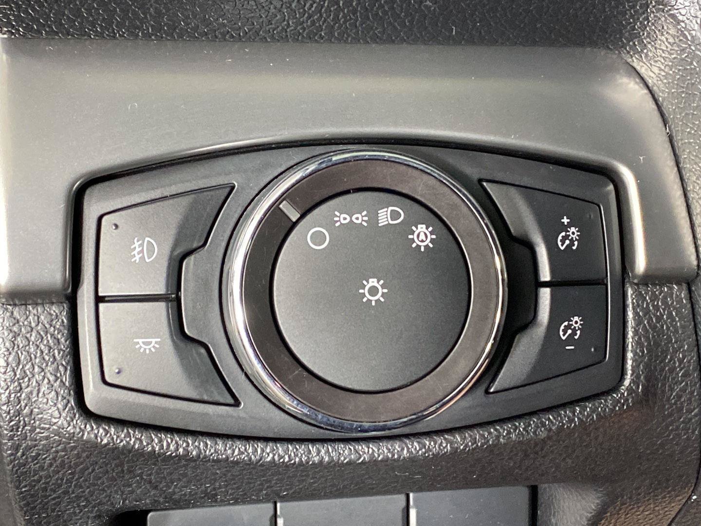 Used 2018 Ford Explorer XLT w/ Equipment Group 202A AWD/4WD image 13