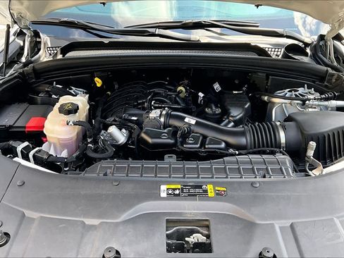 Used 2025 Jeep Grand Cherokee Altitude AWD/4WD image 32