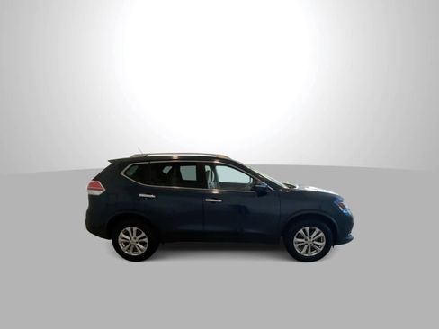 Used 2015 Nissan Rogue SV w/ SV Premium Package image 2