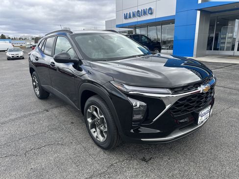 New 2026 Chevrolet Trax LT w/ Driver Confidence Package FWD image 2