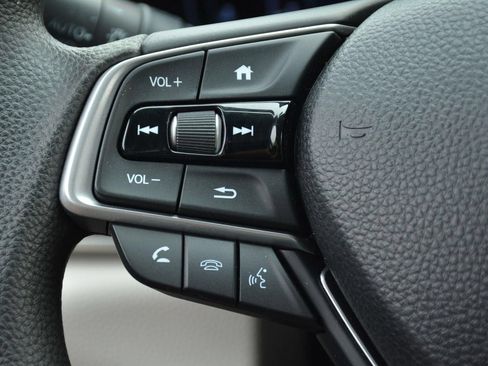 Used 2018 Honda Accord EX image 29