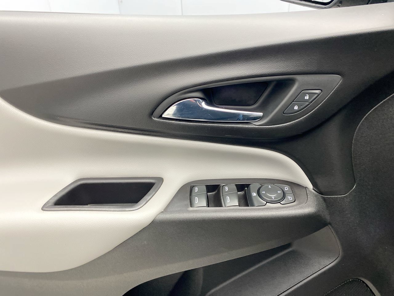 Used 2019 Chevrolet Equinox LS AWD/4WD image 12