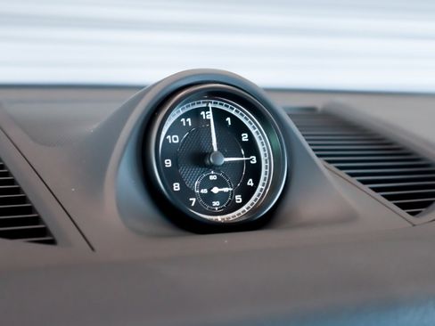 Certified 2025 Porsche Macan image 19